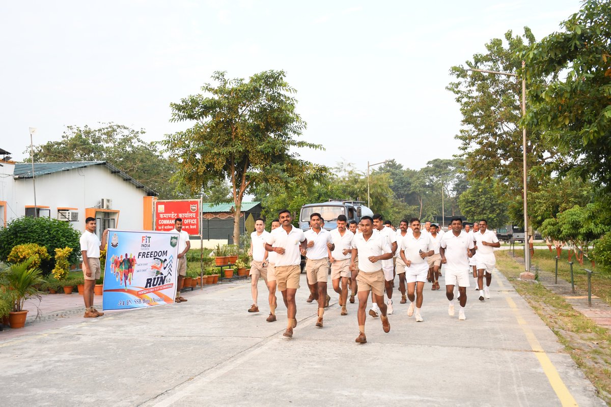 54bnssbI's tweet photo. दिनांक - 27/10/2025 को Fit India Freedom Run 6.0 के तहत “स्वच्छ भारत, स्वस्थ भारत” थीम पर 54वीं वाहिनी, एस.एस.बी. द्वारा 05 कि.मी. रन कार्यक्रम का आयोजन किया गया |
#Run4India
#SwachhBharatSwasthBharat
@SSB_INDIA
@FtrHqrs
@DigRangia https://t.co/6taOKhBqju