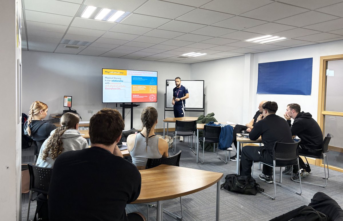 Lincoln College tweet media