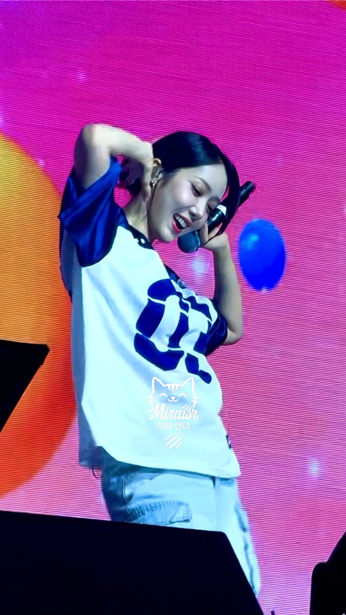 minguri98's tweet photo. 251025 Source of Happiness💙

#VIVIZinMY #VIVIZinKL 
#NEW_LEGACY_in_MALAYSIA
#VIVIZ #비비지 
#SINB #신비 https://t.co/w1hmktvph8