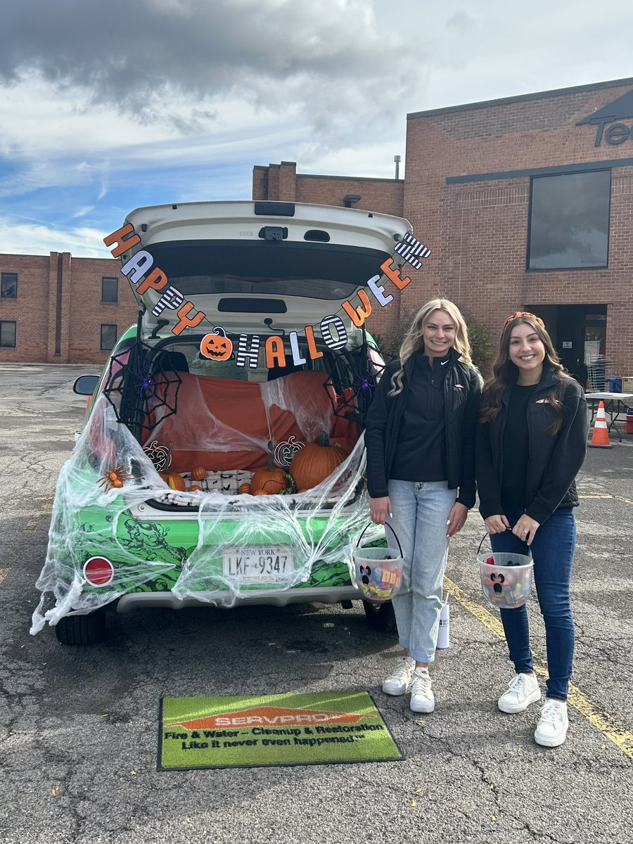 We had a wonderful time participating in East Rochester’s Annual Trunk or Treat this weekend! 🎃🧡 

#servpro #trunkortreat #cleaning #restoration #construction #marketing #ourteam #ourcommunity #eastrochester #spooky #halloween #likeitneverevenhappened