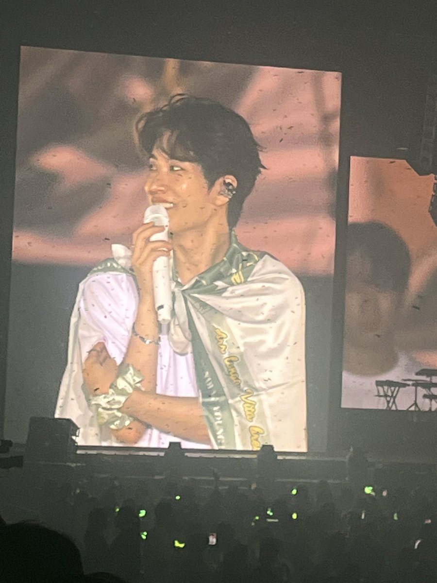 taew_rawadee's tweet image. รีวิวการไปหายองแจครั้งแรก
เป็นแก้ว เป็นแสง เป็นความสุขมาก
ยองแจเปล่งประกายมาก เสียงดีมาก เต้นเก่งมาก ดนตรีดีมาก ๆ จากหลงรักเขาผ่านหน้าจอมาสามปี จนได้เห็นด้วยตาเนื้อแล้ว มีความสุขที่สุด จะรอยองแจกลับมานะคะ จะรออยู่ตรงนี่เสมอ ขอบคุณนะ ที่ทำให้กล้าไปคอนคนเดียว 
#ยองแจ #youngjae