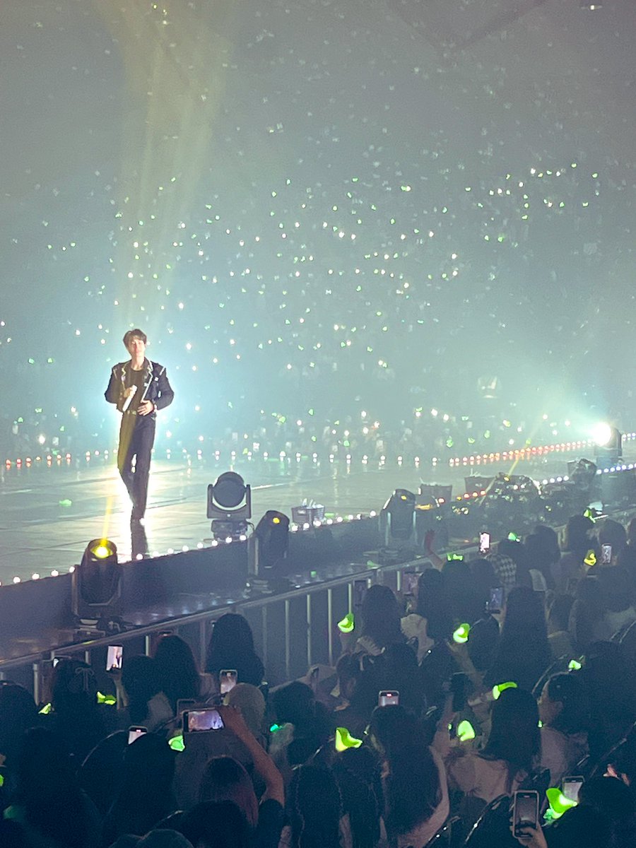 taew_rawadee's tweet image. รีวิวการไปหายองแจครั้งแรก
เป็นแก้ว เป็นแสง เป็นความสุขมาก
ยองแจเปล่งประกายมาก เสียงดีมาก เต้นเก่งมาก ดนตรีดีมาก ๆ จากหลงรักเขาผ่านหน้าจอมาสามปี จนได้เห็นด้วยตาเนื้อแล้ว มีความสุขที่สุด จะรอยองแจกลับมานะคะ จะรออยู่ตรงนี่เสมอ ขอบคุณนะ ที่ทำให้กล้าไปคอนคนเดียว 
#ยองแจ #youngjae