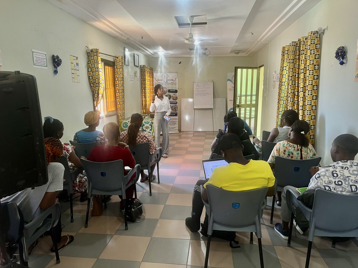 Formation de Base AJ 2025
Une journée riche en apprentissage et en engagement. Entre découverte de l’histoire d’<a href="/AlafiaJeunes/">Alafia Jeunes</a> , ateliers sur le genre, la communication et la vie associative, nos jeunes ont renforcé leurs capacités pour mieux impacter leur génération.