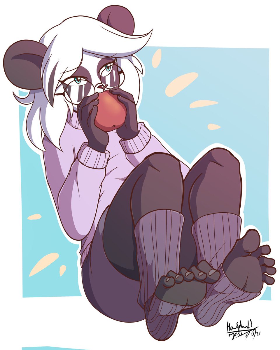 Xiu Lan enjoying an apple