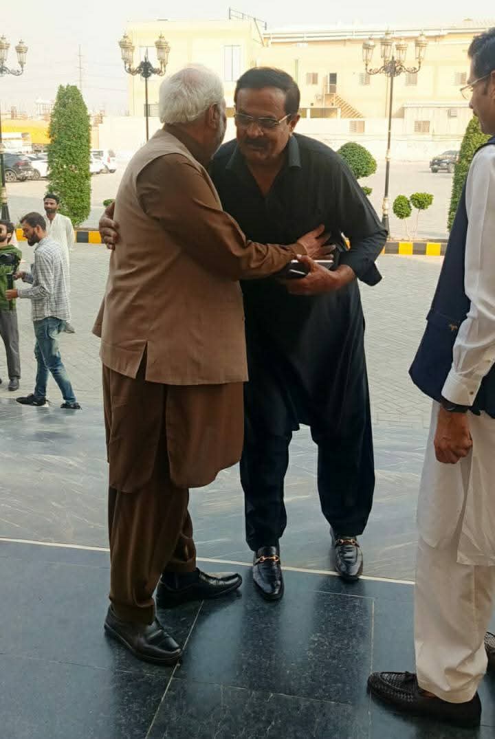 گورنر پنجاب سردارسلیم حیدر خاں,جنرل سیکرٹری پی پی وسطی پنجاب سیدحسن مرتضی،سینیئر رھنما چوھدری منظوراحمد انفارمیشن سیکرٹری شہزاد سعیدچیمہ 
پیپلز پارٹی کی ایم پی اے محترمہ نیلم جبارچوھدری کی صاحبزادی کی شادی کی تقریب میں شرکت 
<a href="/SaleemHaiderPPP/">Sardar Saleem Haider khan</a> 
<a href="/S_HassanMurtaza/">Syed Hassan Murtaza</a> 
<a href="/ShehzadSaeedPPP/">Shehzad Saeed Cheema</a>