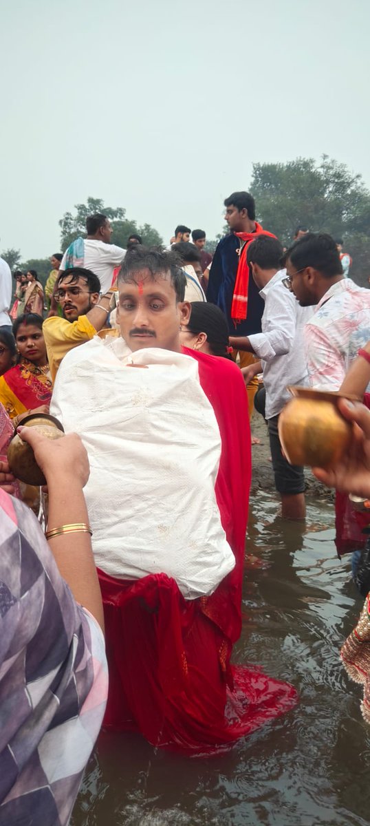 #अस्ताचलगामी सूर्य #भगवान को #अर्घ्य देकर पहला अर्ध्य पूर्ण हुआ।
🙌छठ मइया अपनी कृपा बनाये रखना।।🙏🙌

करिह क्षमा छठी मईया भूल चुक गलती हमार🙏🙏
#ChhathPuja