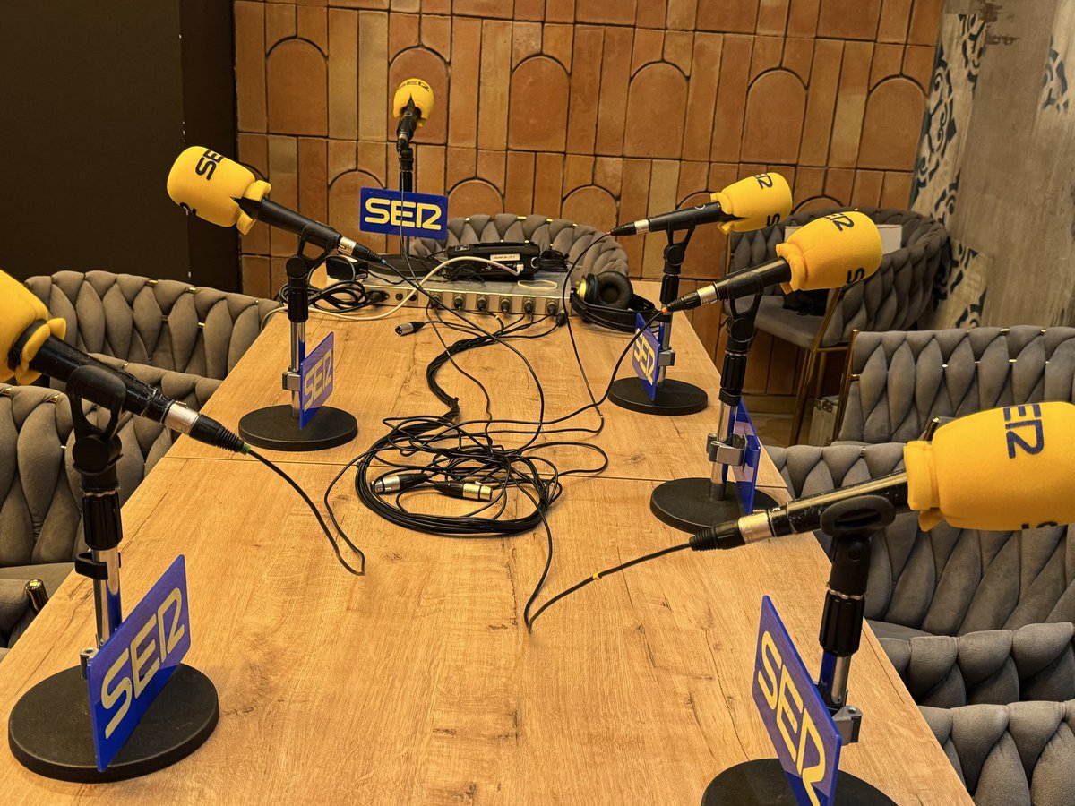 A las 3 tenemos tertulia desde Cebú by la Bodeguilla en el 102.0 FM y nuestra app. Hoy con Pedrito, <a href="/serranonacho/">Nacho Serrano Baena</a> <a href="/Mamengoes/">Mamen González 🔻</a> y Manuel Hidalgo.