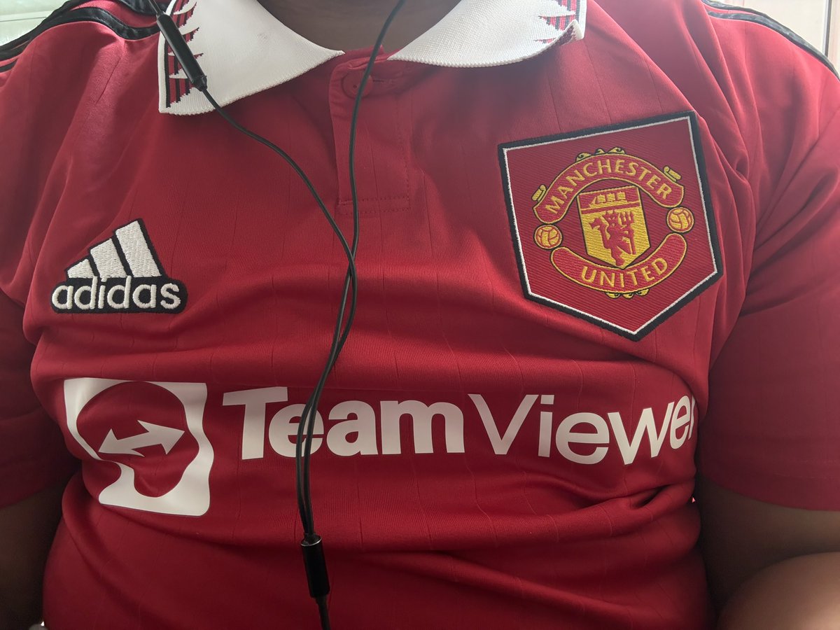 Minggu lalu ngasih workshop pake jersey MU.

Sekarang ikut kelas <a href="/govoes/">Govinda Rumi</a> pake jersey MU juga. Dan yang ngisi kelas pake jersey MU juga.
#GGMU