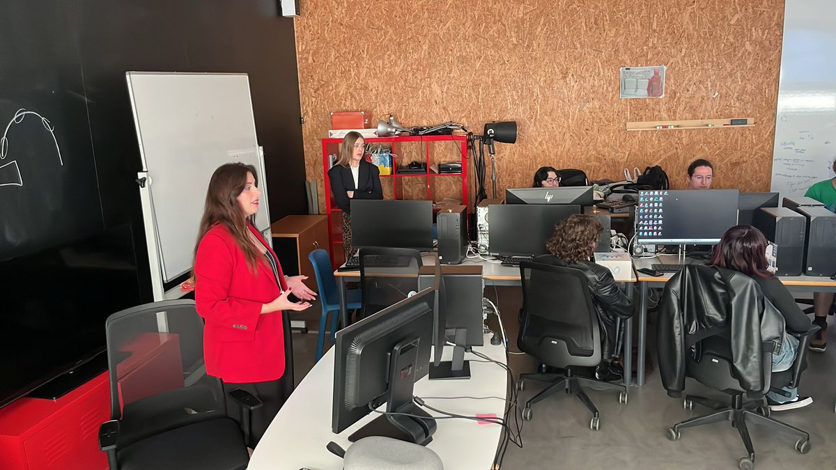 ceeivalencia's tweet image. Esta mañana estamos en @floridauni probando la plataforma @alliance4xr con los estudiantes del Grado en Videojuegos. 🎮

Un equipo increíble de #testers que están aportado ideas, energía y mucho talento.

¡Gracias por ayudarnos a seguir mejorando! 🫰