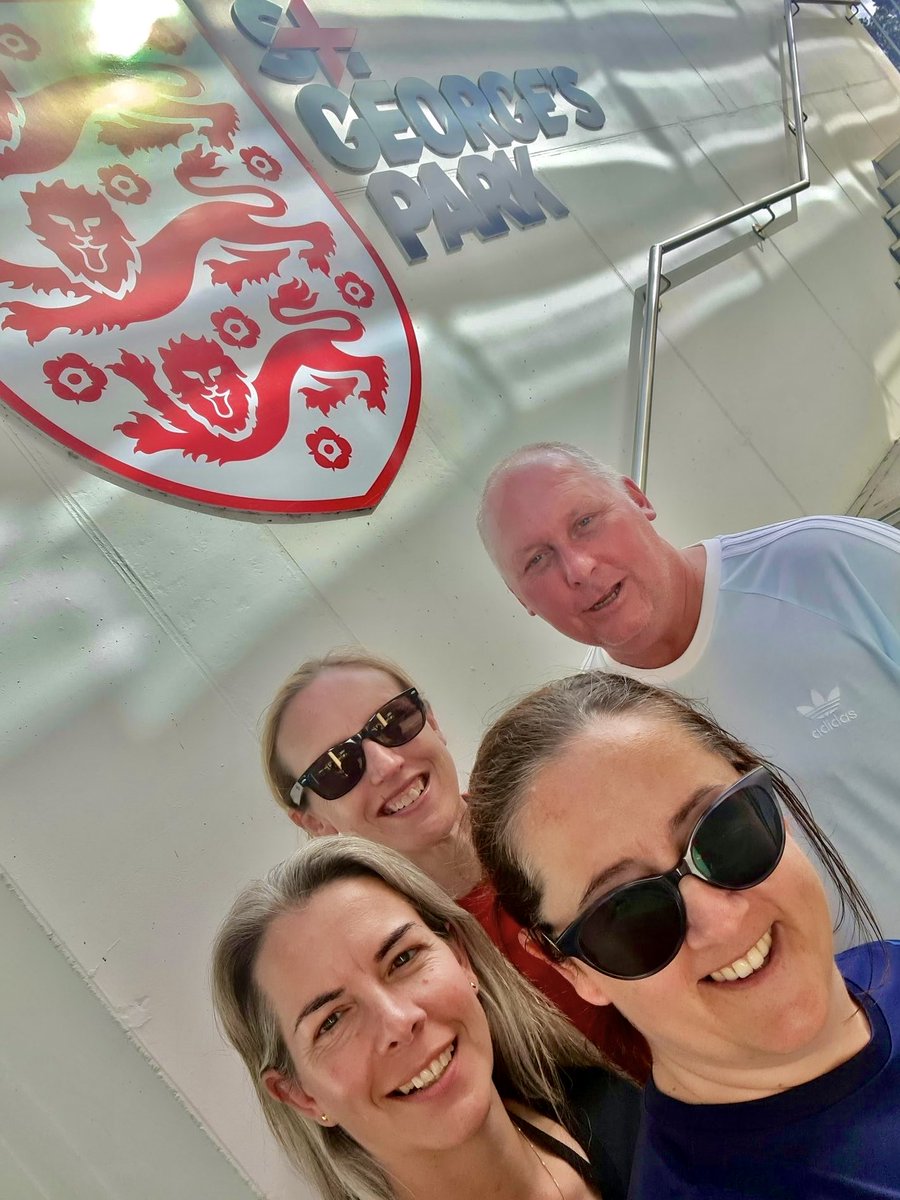 #natioanalmentoringday 
⚽️⚽️ ⚽️ 
🦁 🦁🦁