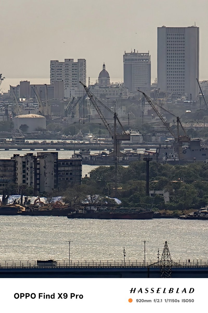josephradhik's tweet photo. Today was an ultra clear day in Mumbai, and today I learned I can see the Taj Mahal Palace Tower from my balcony - it's 22kms away in a straight line. 😵‍💫

Oh, and it helps to have a camera phone that can see that far also. Photos at 1x, 6x, 40x!

Unbelievable. https://t.co/NvPec7hgZs