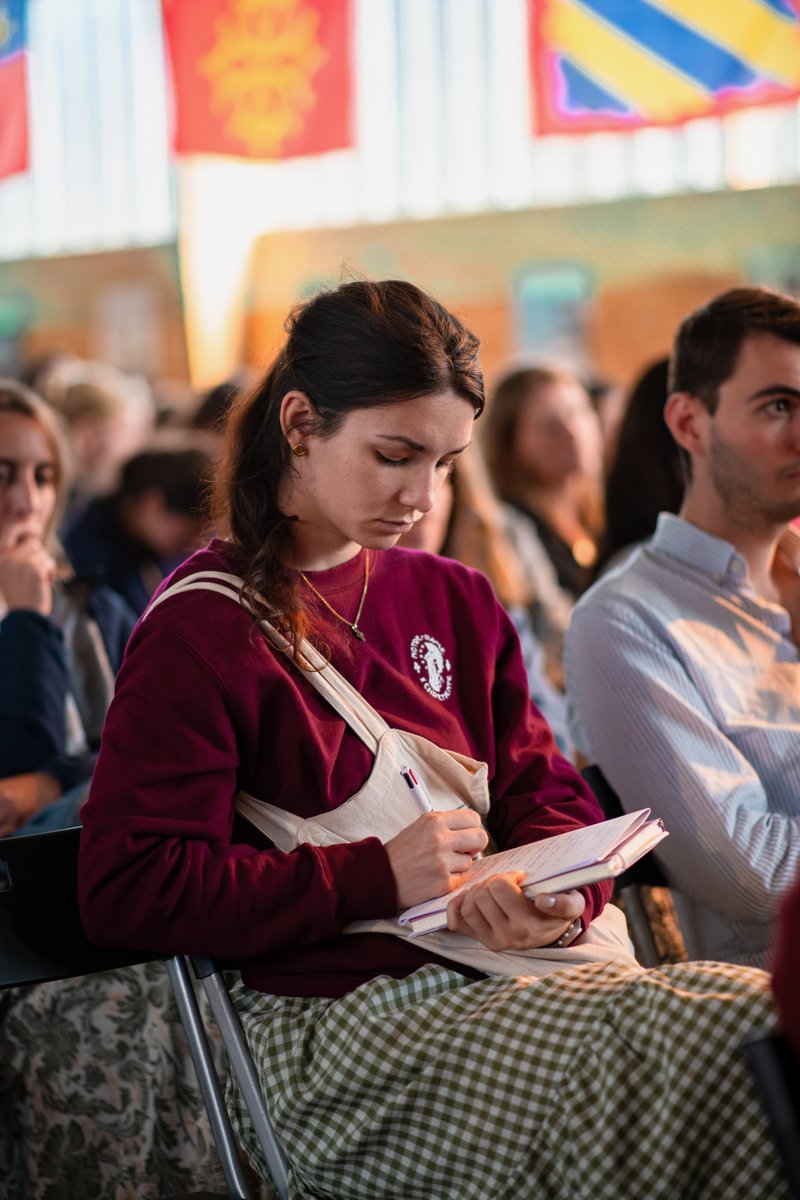 📅 Les événements Academia Christiana – Novembre 2025
De Paris à Bordeaux, de Lyon à Draguignan, notre mission continue :
 former des jeunes enracinés, libres et joyeux, à travers la philosophie, la culture, la foi, le service et la vie communautaire.
✨ Partout en France,