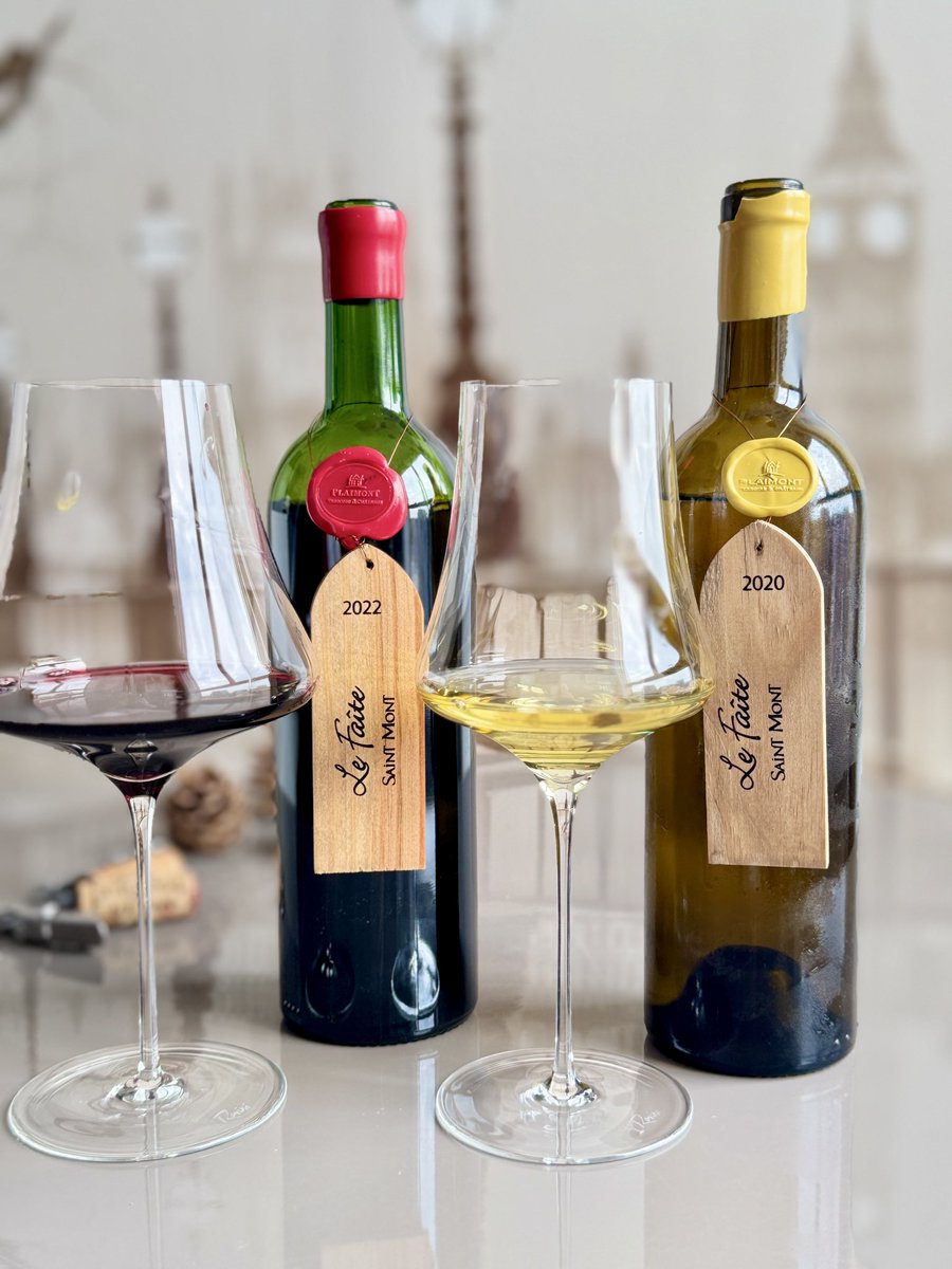 A festive duo from Saint Mont 🇫🇷🍷

Le Faîte Red &amp; White by <a href="/plaimont/">PLAIMONT</a> expressive, elegant, and beautifully wrapped in wooden labels. Perfect for gifting or for those upcoming festive tables. Just imagine the scene…🎄

Here’s paired with tender, succulent steak! 😋

#WineLovers