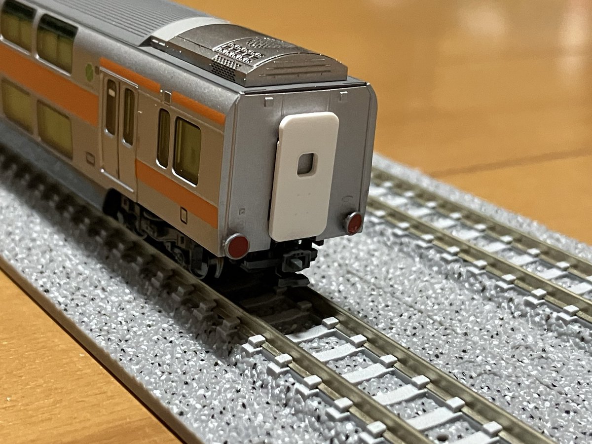 NGAUGE0611's tweet photo. KATOの中央グリーン整備完了。
　プチ改造して甲種輸送セットになりました✨
#中央線
#KATO
#鉄道模型
#Nゲージ https://t.co/fbZAZG7p9E