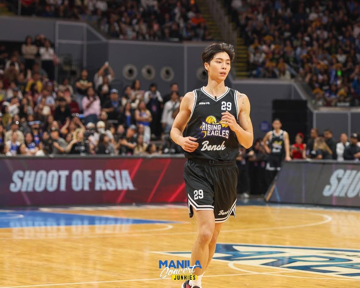 iseekdaylight's tweet image. My friend was apparently a courtside photographer last night and I love his pics of Johnny (I just love Johnny ok)

#JOHNNY #DunkItJohnnySuh #BenchShootofAsia
