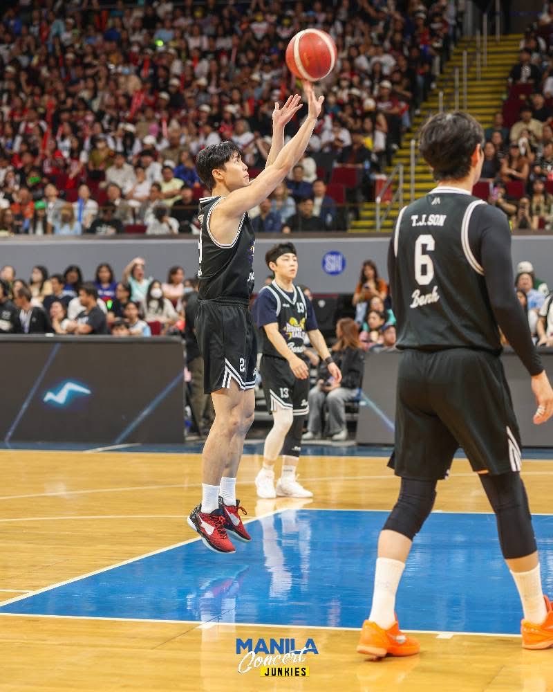 iseekdaylight's tweet image. My friend was apparently a courtside photographer last night and I love his pics of Johnny (I just love Johnny ok)

#JOHNNY #DunkItJohnnySuh #BenchShootofAsia