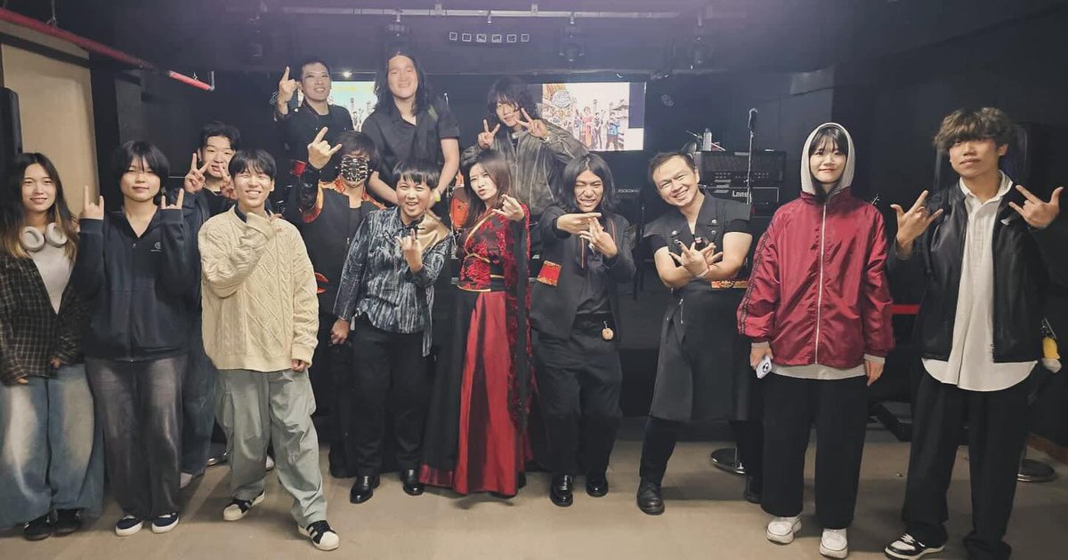 CrescentLament's tweet image. 韓國首爾巡迴完美結束，感謝所有參與的朋友們❤️
也謝謝JS Art Hall社長與Oathean的照顧，真是太開心了！
話說共演的韓國樂團表演都超精彩的，但合照時又超親切的，真是很棒的回憶！期待明年再到韓國！

We had a great time in our Korea tour! Hope we can play in Korea again in the near future🤘