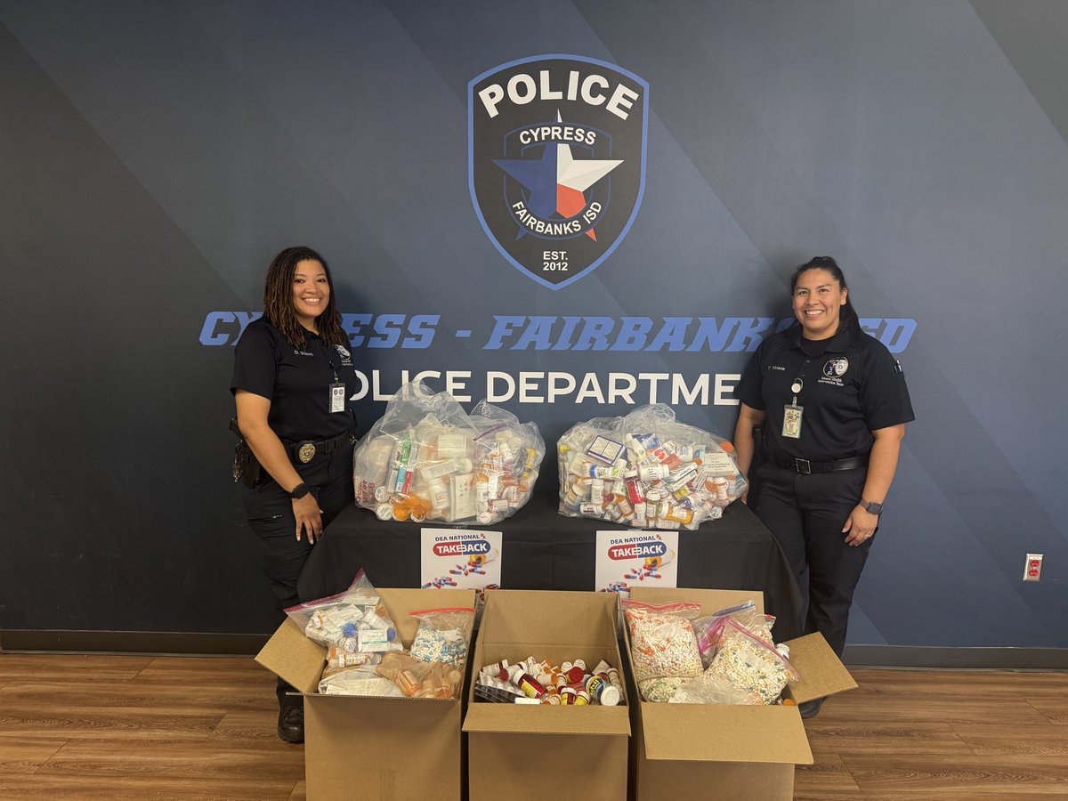 ATranLPC's tweet image. It was a successful @CFISDPDMHIT &amp;amp; @DEAHQ’s National Take Back Day hosted at @CFISDPDChief 💊🚓💙 Our @CyFairISD community safely disposed their unused meds and met with local providers. Kudos to our AVP student interns @cdub_media @CyFair_BFND for the 📸🎥 collab! #CFISDspirit