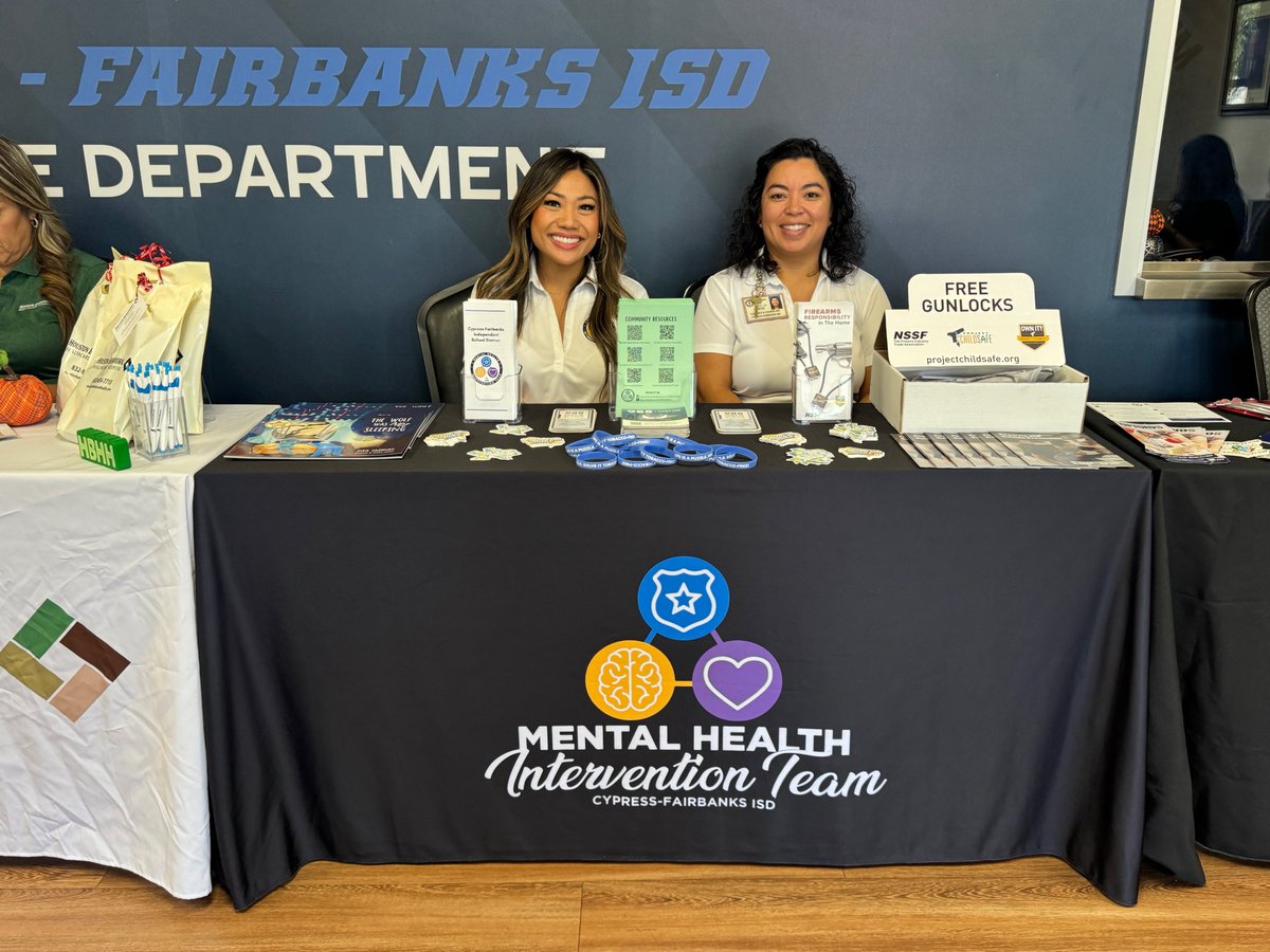 ATranLPC's tweet image. It was a successful @CFISDPDMHIT &amp;amp; @DEAHQ’s National Take Back Day hosted at @CFISDPDChief 💊🚓💙 Our @CyFairISD community safely disposed their unused meds and met with local providers. Kudos to our AVP student interns @cdub_media @CyFair_BFND for the 📸🎥 collab! #CFISDspirit