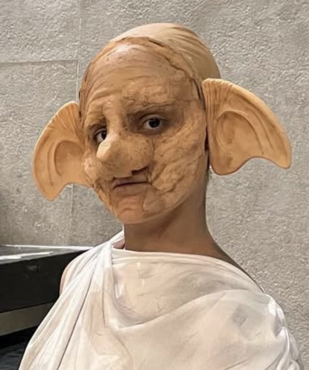 ‘Oye, se canceló la fiesta de disfraces’
Yo: