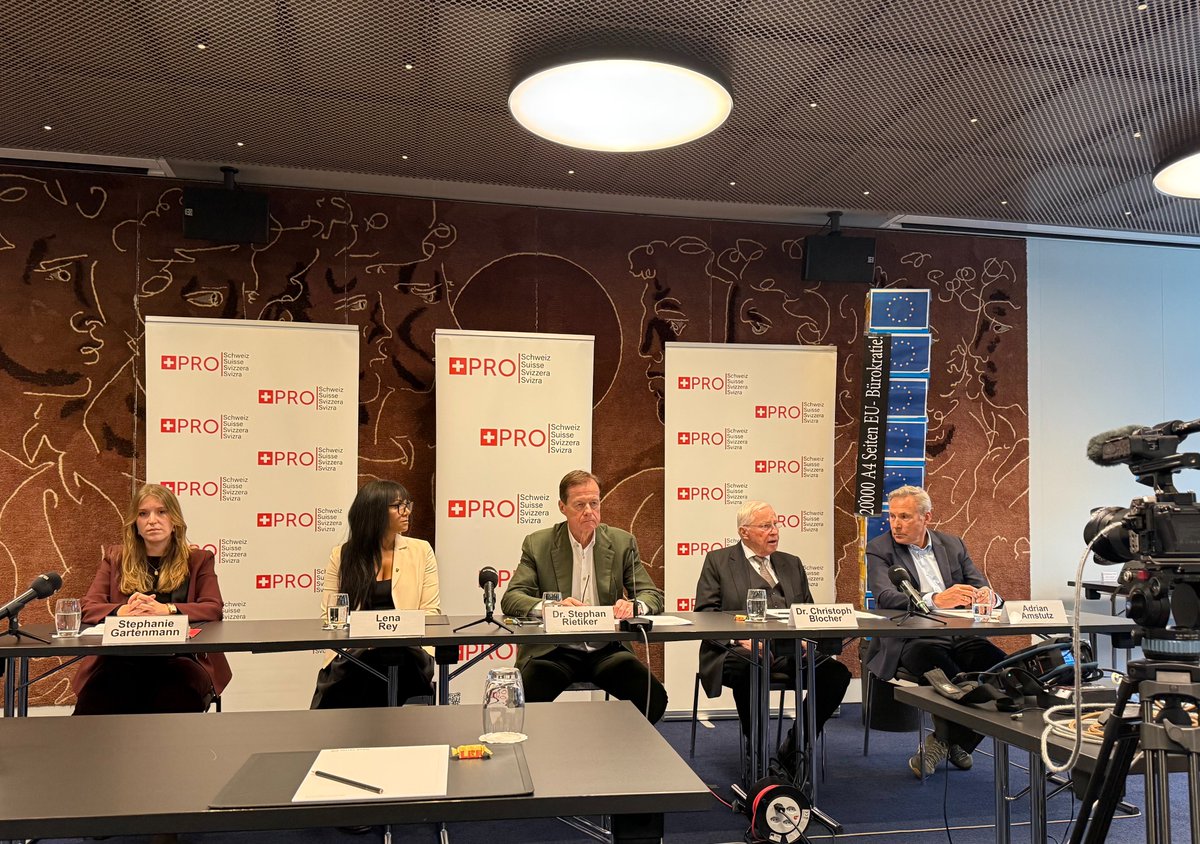 Pro Schweiz zur Vernehmlassung des EU-Vertragspakets

Heute legen wir von Pro Schweiz unsere Stellungnahme zum sogenannten EU-Vertragspaket vor.

Mit Referaten von Dr. Christoph Blocher, Adrian Amstutz, Lena Rey, Stephanie Gartenmann und Präsident von Pro Schweiz, Dr. Stephan
