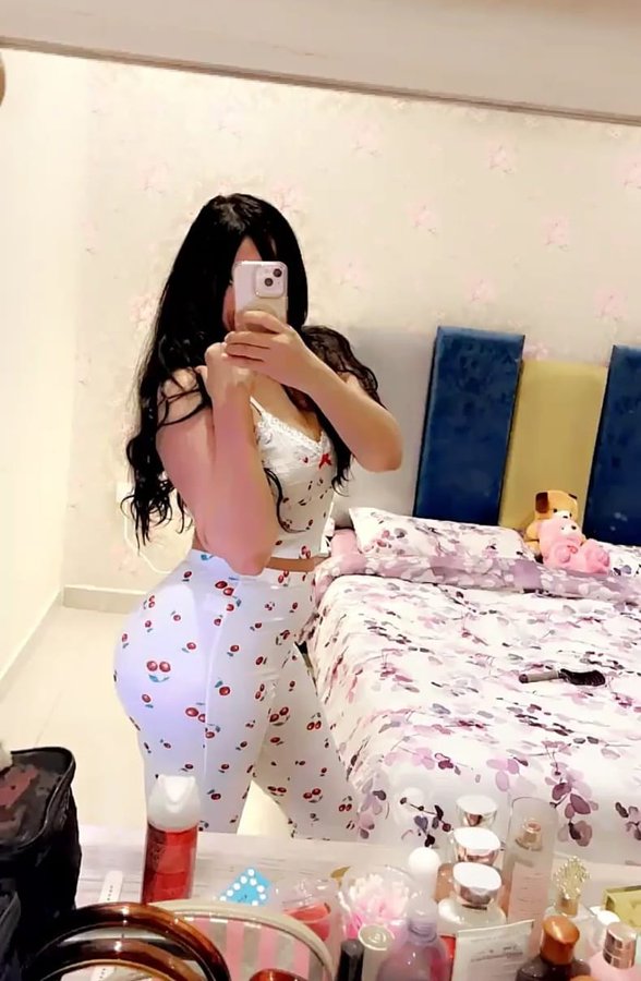 اغرد. من غرفتي