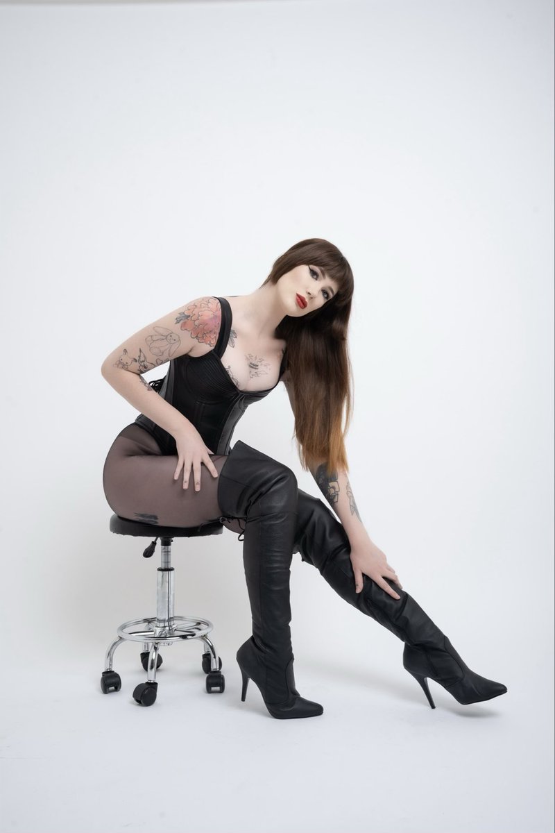 Goddess Lottie tweet media