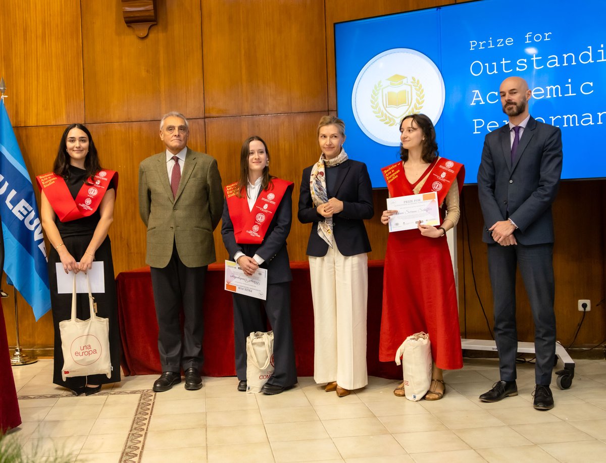 Wyjątkowy moment w historii szkolnictwa wyższego w Europie! 25.10 na Uniwersytecie Complutense w Madrycie  odbyła się uroczystość wręczenia dyplomów pierwszym absolwentom Una Europa Joint Bachelor in European Studies (BAES). W UJ program realizuje Instytut Studiów Europejskich.