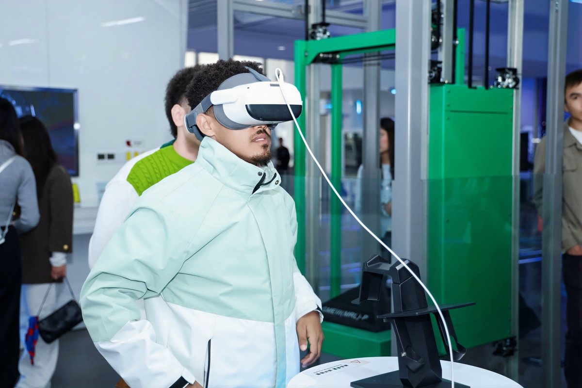 LinpingStyle's tweet image. 😍Students from Zhejiang Sci-Tech University and Zhejiang Gongshang University visited the Linping Intelligent Manufacturing Branding Center, where creativity meets technology and ideas turn into global influence. 🌍✨
#Hangzhou #Linping #Innovation #IntelligentManufacturing