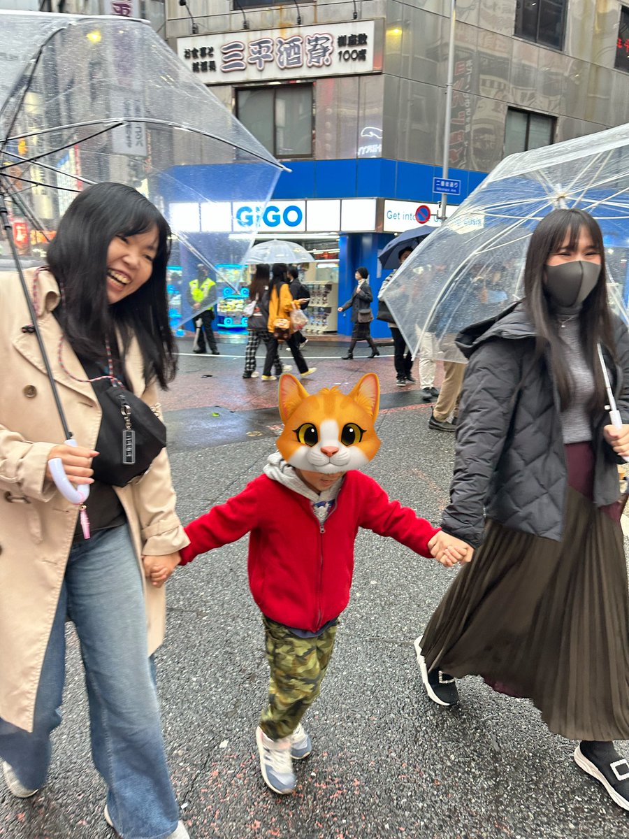 aipyokorin's tweet image. 先日むーことともにゃんが子連れ休日に付き合ってくれた🥲🙏💗
猫くん(5歳)ずっとニッコニコ☺️
雨の為カラオケでお菓子パーティー🍭🍫
ダンダダンの歌を4回歌わされました👽
この2人に手を繋いでもらえるなんて貴重だね😊🫶雀力もあがりそう🀄