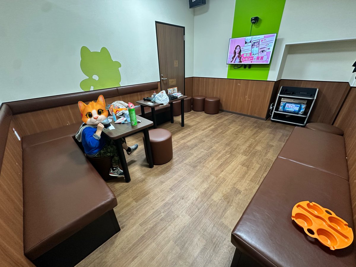 aipyokorin's tweet image. 先日むーことともにゃんが子連れ休日に付き合ってくれた🥲🙏💗
猫くん(5歳)ずっとニッコニコ☺️
雨の為カラオケでお菓子パーティー🍭🍫
ダンダダンの歌を4回歌わされました👽
この2人に手を繋いでもらえるなんて貴重だね😊🫶雀力もあがりそう🀄