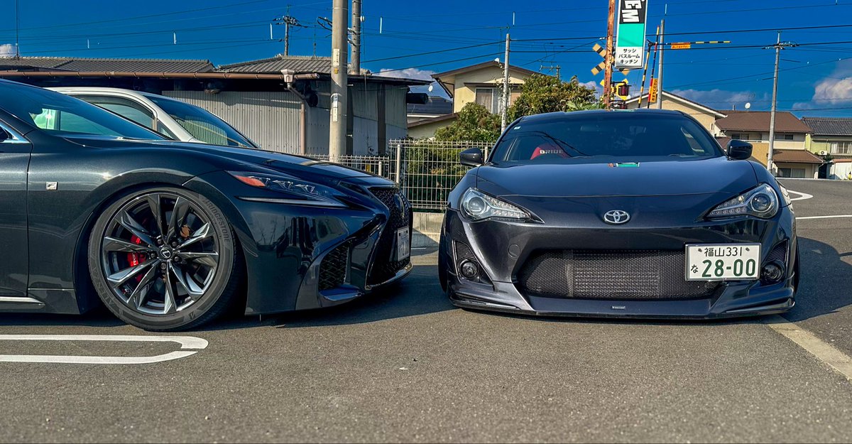 tabibito_jan's tweet photo. キャリパーカバーに見えるぼくのLSと86
LSは純正6と４スミンボを塗ってるだけ
パチモン感半端ない
86はLSの純正4スミンボこれまた溢れ出るパチモン感 https://t.co/byFnWGYIja
