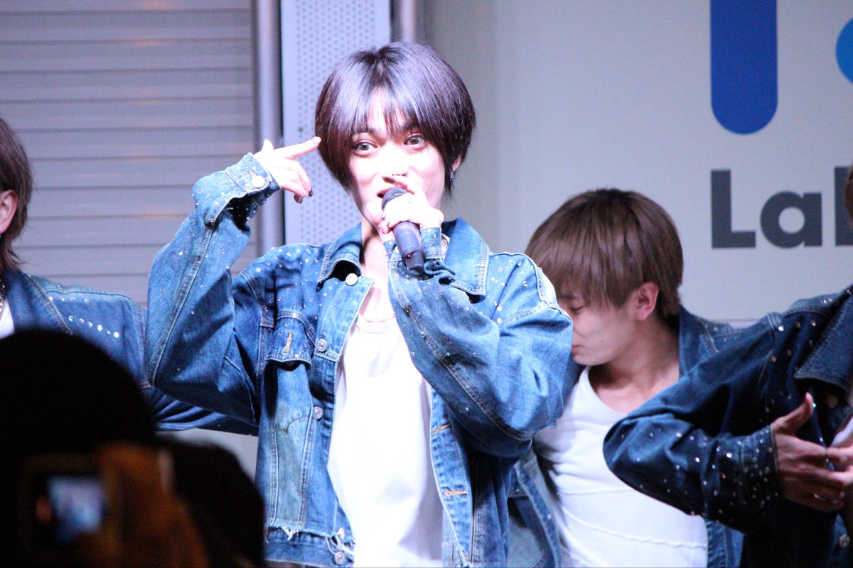 haru_1115__'s tweet image. カメラの設定ミスってありえないくらい光放ってる()UNiFYのみなさん🤟🏻
#UNiFY