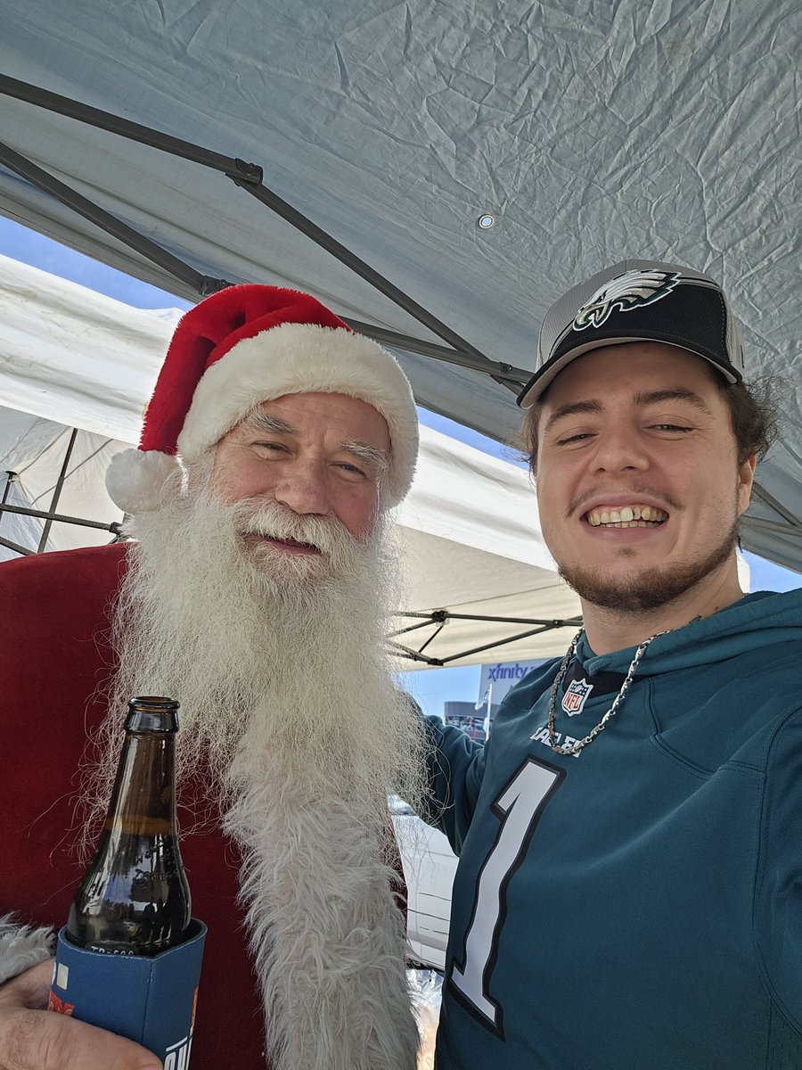 You truly dont know who your gonna see at a eagles tailgate🤣