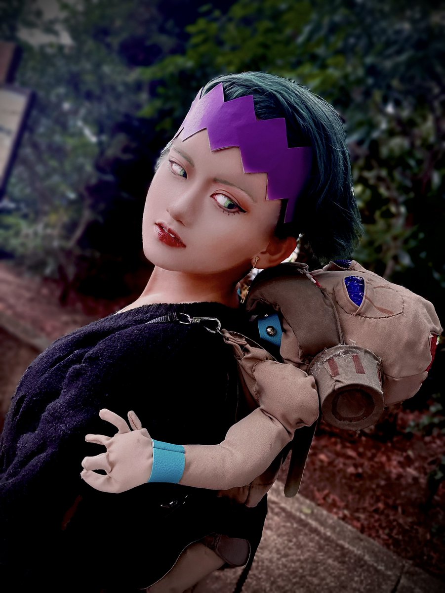 MzcosHPHP3's tweet image. 【cosplay】

―

お ん ぶ し て
ね っ ！
お ん ぶ し て

―

JOJO part.4/岸辺露伴✒️

#池ハロ2025 
#jojocosplay