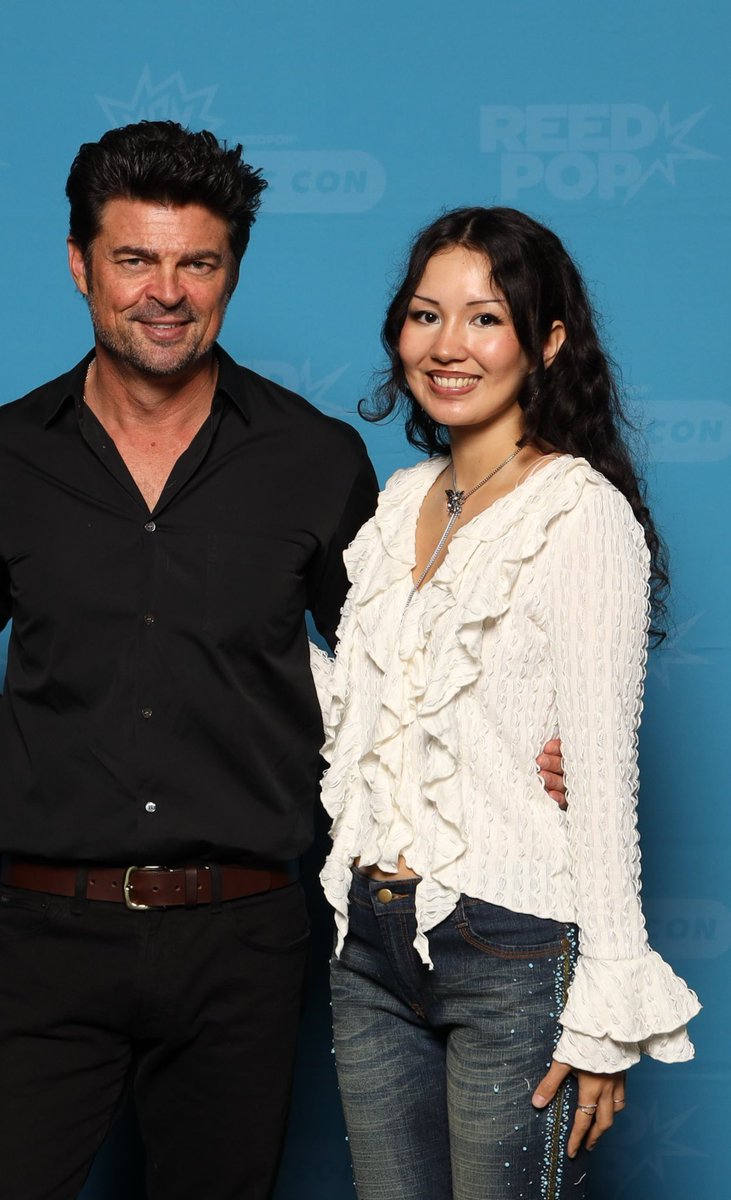 erisudraws's tweet image. А еще меня обнял Карл Урбан🤭

#theboys #comiccon #karlurban