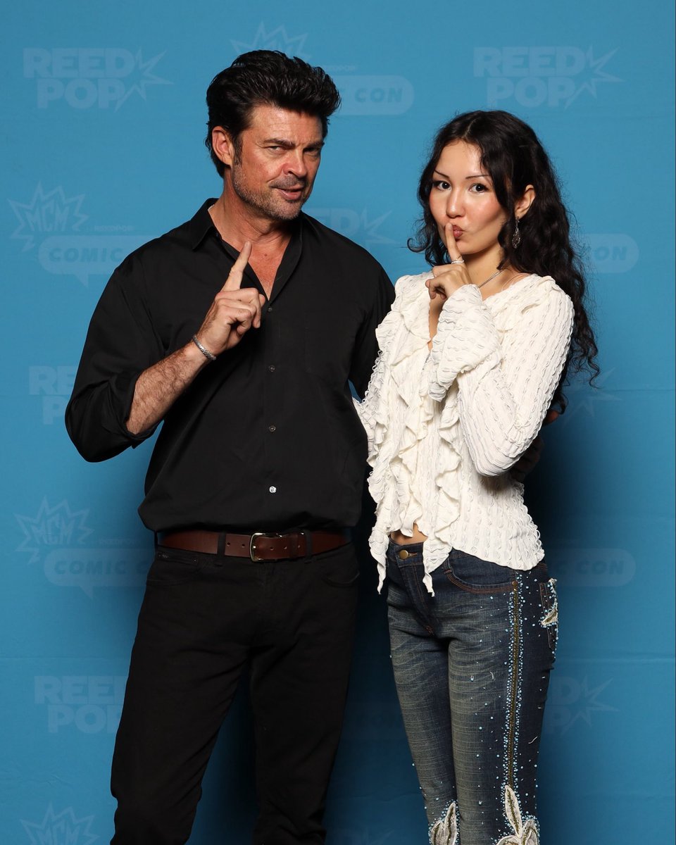 erisudraws's tweet image. А еще меня обнял Карл Урбан🤭

#theboys #comiccon #karlurban