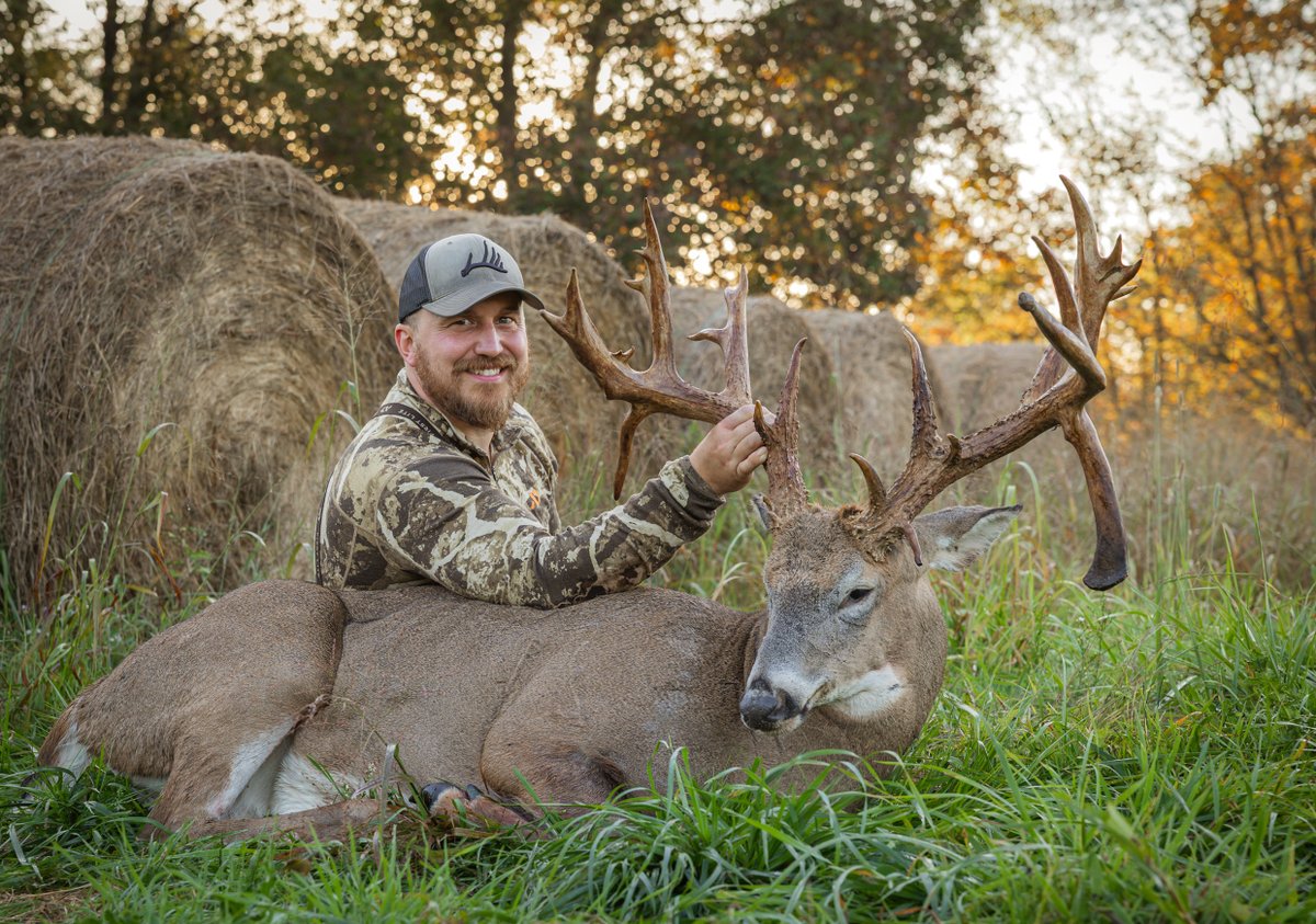 Ohio giant! This #breakingnewsbucks is presented by <a href="/DeadDownWind/">Dead Down Wind</a> 

northamericanwhitetail.com/editorial/brea…