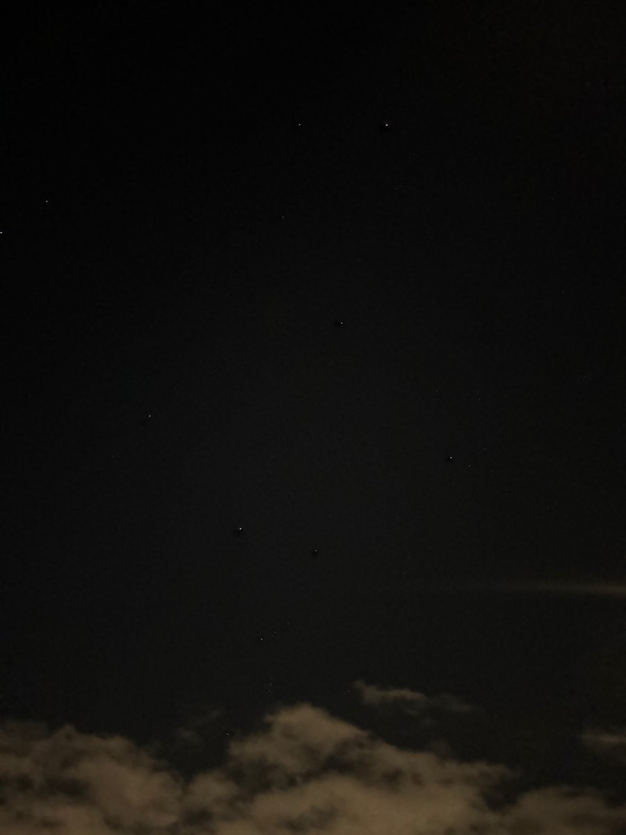 the other day, i woke up at 4am n knew I wasn’t gonna be able to go back to sleep so I walked to the gym, worked out, came back home n got ready for work. the stars looked v cool