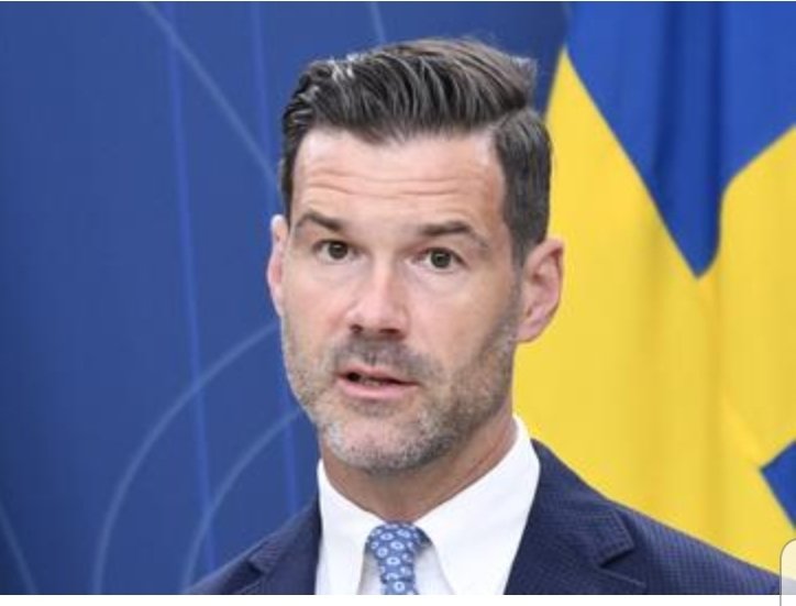 Smilthink's tweet image. Vi har NOLL-tolerans mot korruption!!
Därför kallar vi hädanefter mutor för bistånd!
Bistånd är aldrig fel!