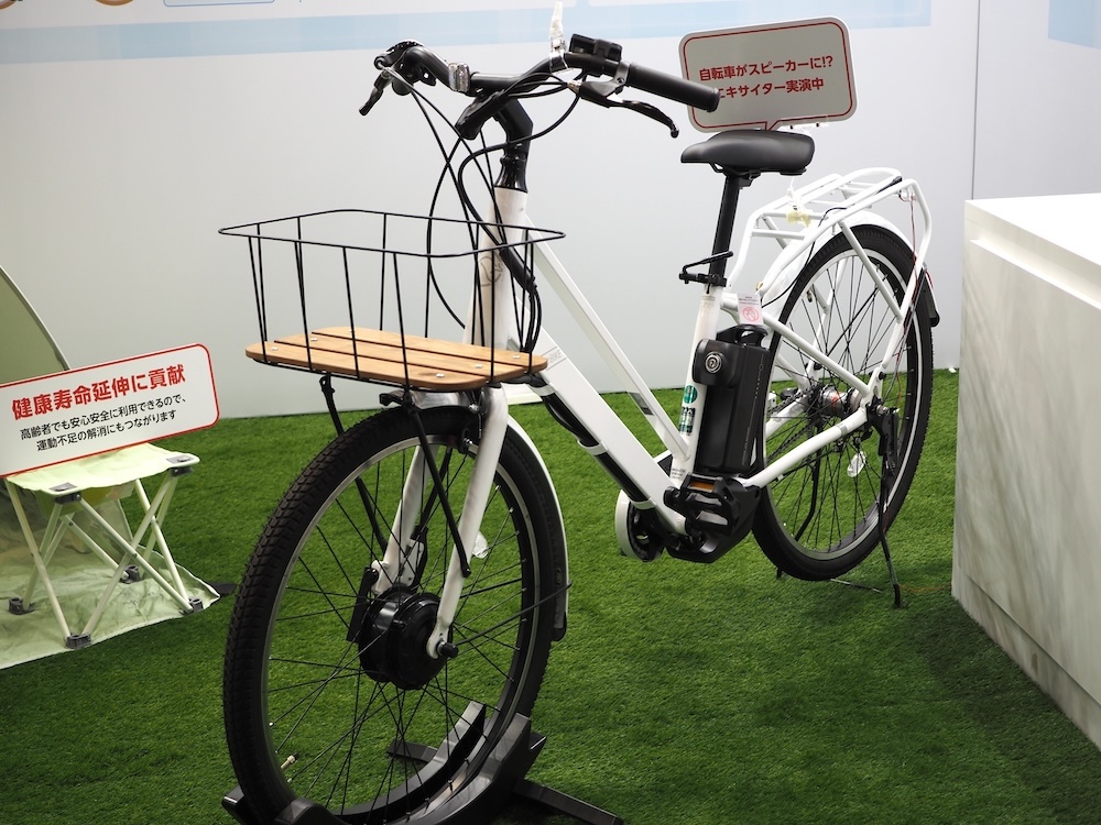 kaden_watch's tweet image. 【今日の人気記事】1,000km走れる電動アシスト自転車、シャープのかわいい新ロボ【CEATEC】 kaden.watch.impress.co.jp/docs/news/2056… #CEATEC2025