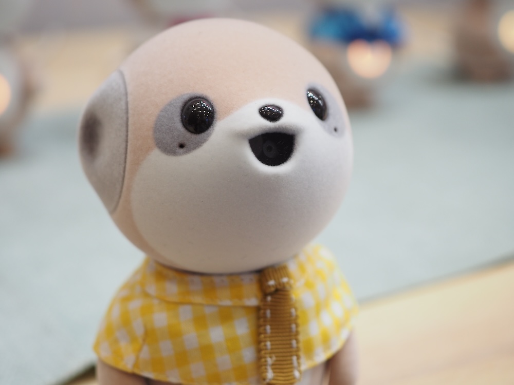 kaden_watch's tweet image. 【今日の人気記事】1,000km走れる電動アシスト自転車、シャープのかわいい新ロボ【CEATEC】 kaden.watch.impress.co.jp/docs/news/2056… #CEATEC2025