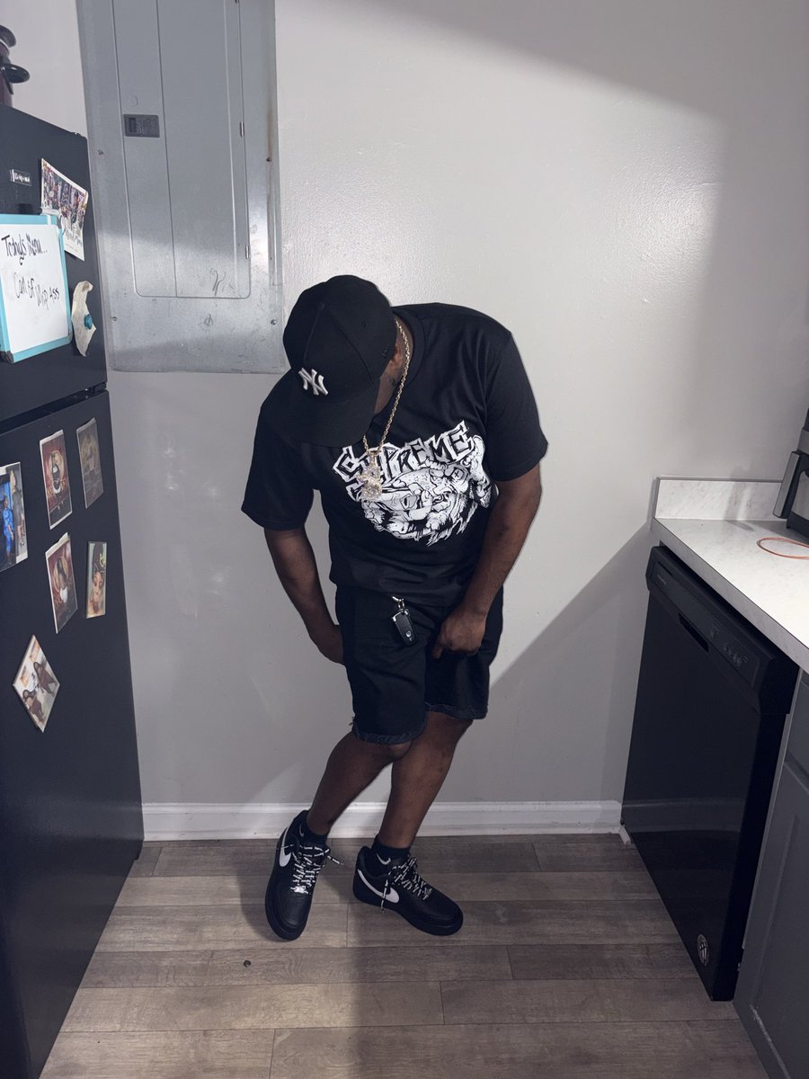 SharkProjectboy's tweet photo. Cover n Protection Only GOD Understand💯 If earth Was An Ocean I’ll A Da 🦈 On Land🤞🏾🖤.. #FreeRodey #SOLbusiness https://t.co/ZkPtZFKIKa