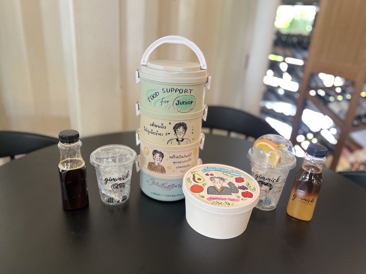 Thej_Juniors's tweet image. 27 . 10 . 2025

[ 𝑭𝒐𝒐𝒅 𝑺𝒖𝒑𝒑𝒐𝒓𝒕 🥡☕️🍎🦐]

มื้อเที่ยง ส่งของอร่อย #เติมพลังให้พี่ทิม 
กับเมนูข้าวไข่ข้น กุ้งทอดกระเทียม ใบเหลียงผัดไข่ ต้มตำปลากะพงน้ำใส รสเข้มข้น พร้อมด้วยผลไม้สดชื่น และ Americano กับ Honey Yuzu Soda ด้วยครับ
พร้อมกับกำลังใจน้า ~ @jnnrrs…