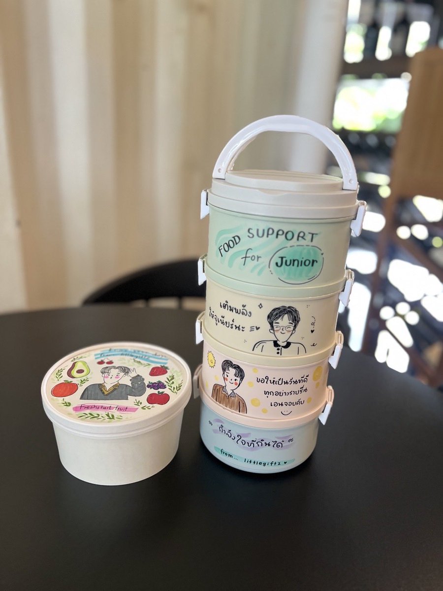 Thej_Juniors's tweet image. 27 . 10 . 2025

[ 𝑭𝒐𝒐𝒅 𝑺𝒖𝒑𝒑𝒐𝒓𝒕 🥡☕️🍎🦐]

มื้อเที่ยง ส่งของอร่อย #เติมพลังให้พี่ทิม 
กับเมนูข้าวไข่ข้น กุ้งทอดกระเทียม ใบเหลียงผัดไข่ ต้มตำปลากะพงน้ำใส รสเข้มข้น พร้อมด้วยผลไม้สดชื่น และ Americano กับ Honey Yuzu Soda ด้วยครับ
พร้อมกับกำลังใจน้า ~ @jnnrrs…