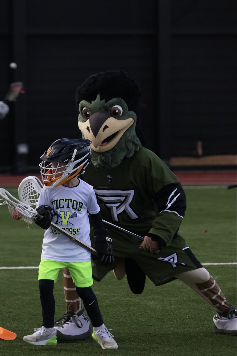 RocKnighthawks's tweet image. What a great Sunday at Dick’s House of Sport! Proud to share the Creator’s Game with our young fans and the Rochester community. 🪶