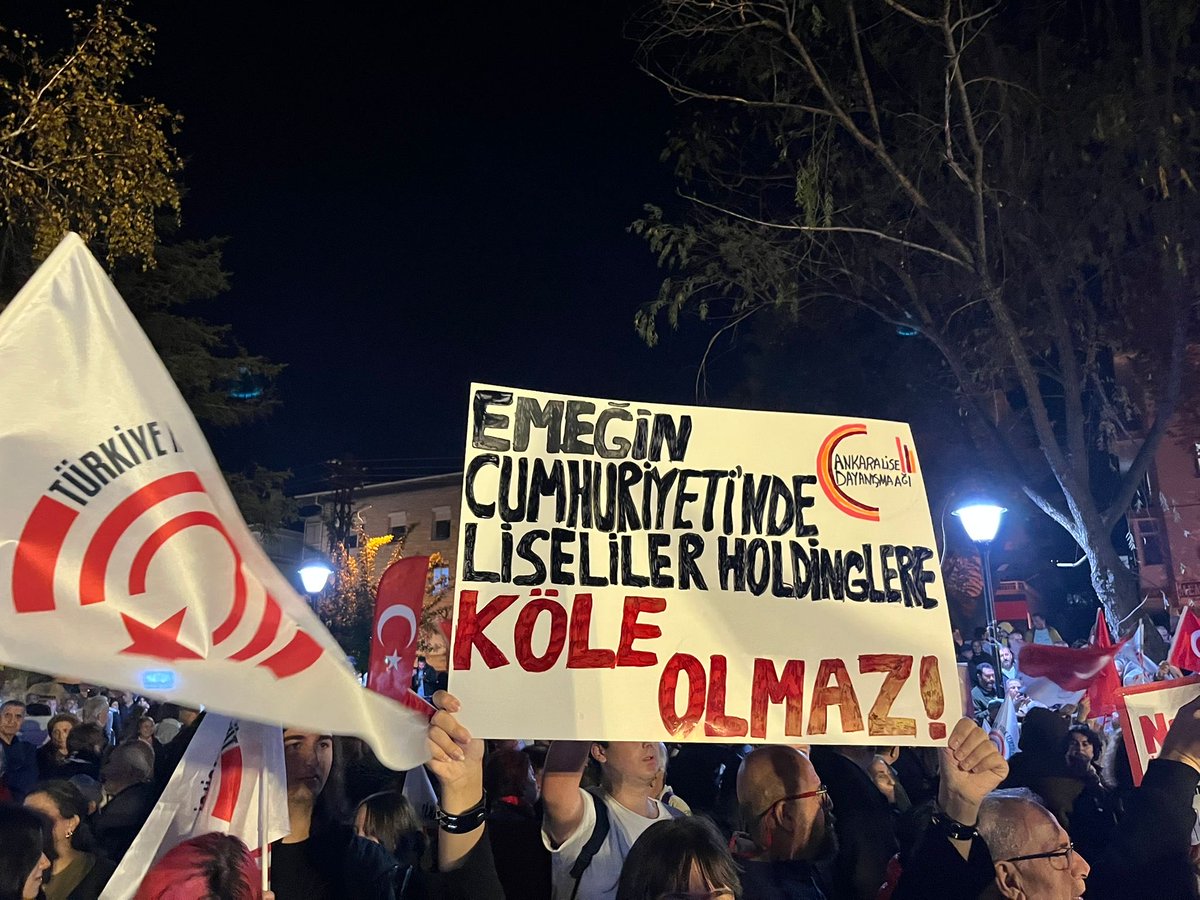 ankaradayanisma's tweet photo. Sıra arkadaşlarımızla beraber laiklik, bağımsızlık, yeniden Cumhuriyet için Türkiye Halk Temsilcileri Meclisi’nin düzenlediği Cumhuriyet Yürüyüşü’nde bir aradaydık. https://t.co/NU39IznQ8K