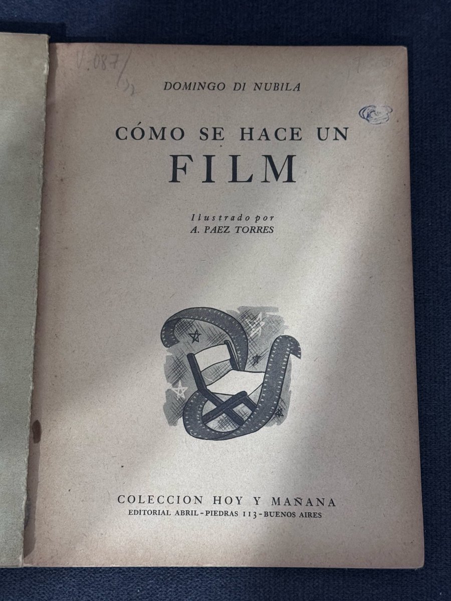 Miren este libro.