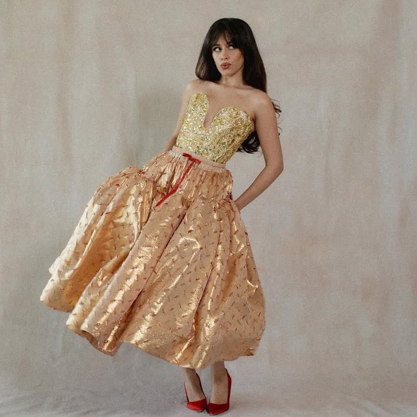 updatecharts's tweet image. PRINCESA! Camila Cabello em novas fotos. ✨