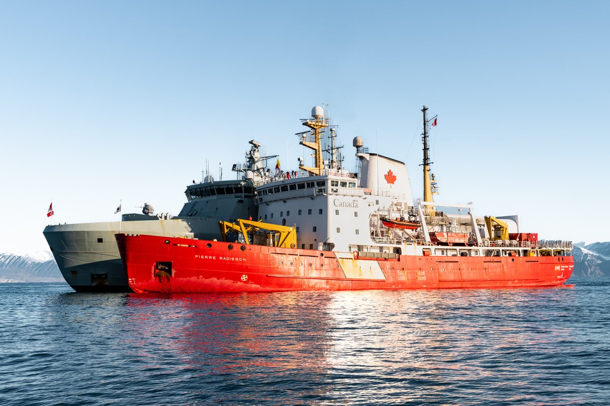 CJOC_COIC's tweet photo. From pollution response drills to shared anchorage, #HMCSWilliamHall & #CCGSPierreRadisson showed seamless Arctic cooperation during #OpNANOOK-NUNAKPUT last month.
#CAFOperations #ArcticSecurity https://t.co/BmAuoRLhGx